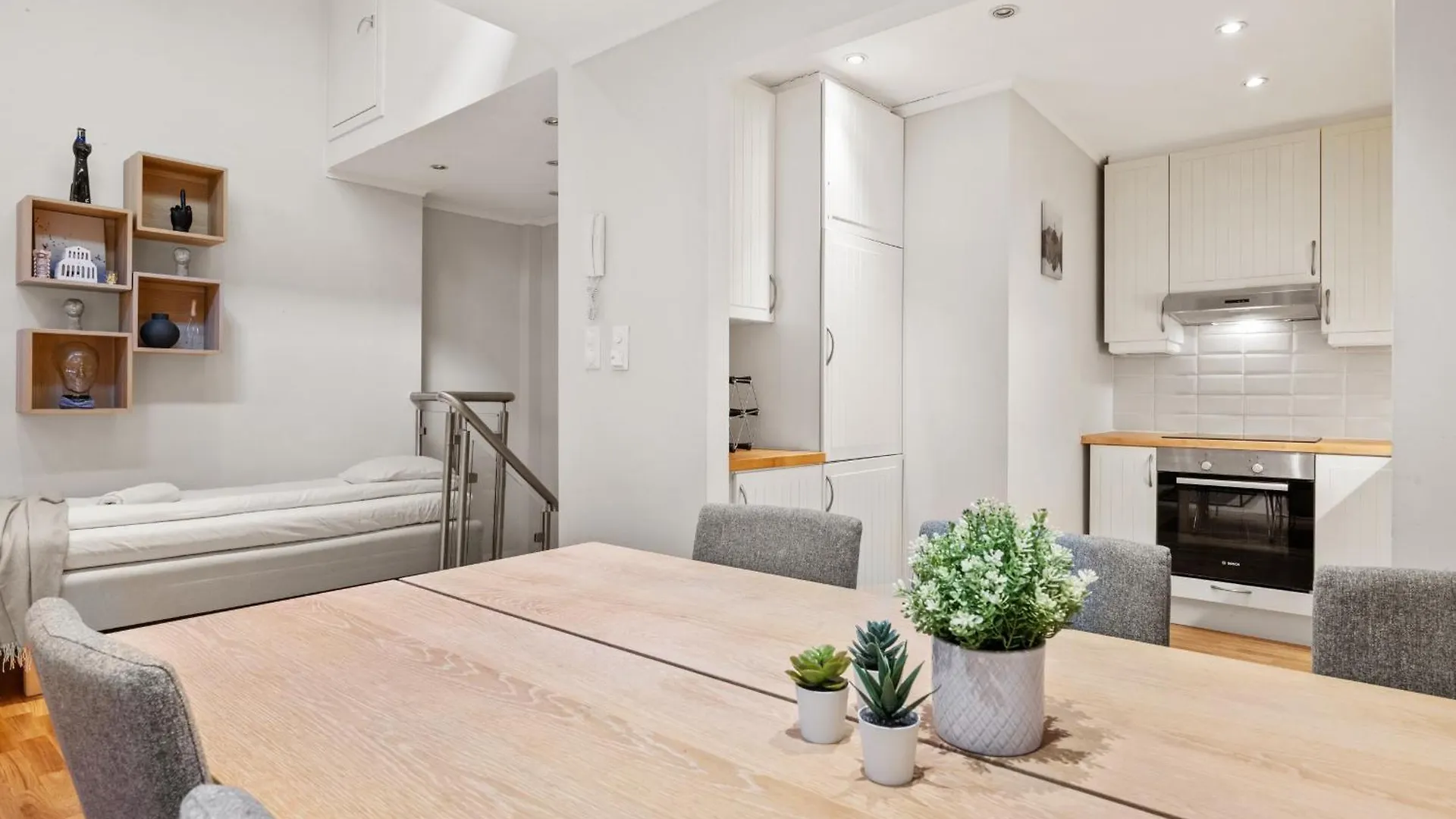 12-Guest Apartment - Self Check-In - Large Smart Tv - Central Bergen